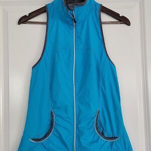 Lululemon sleeveless wind breaker size 4‎